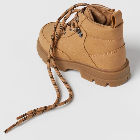 NWT Zara Kids Hiking Boots - Size 9.5 - Picture 2 of 5